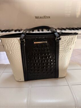 Black & White Croc-Embossed Zipper Tote Bag - Unbranded